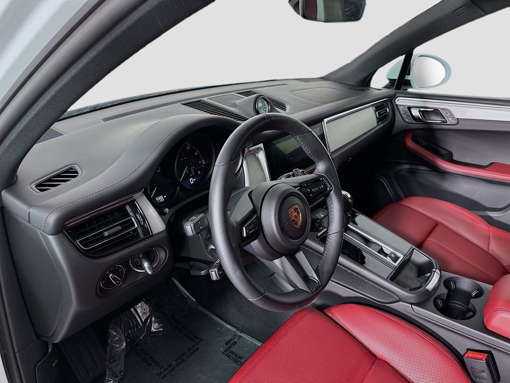 Certified 2025 Porsche Macan AWD/4WD image 4