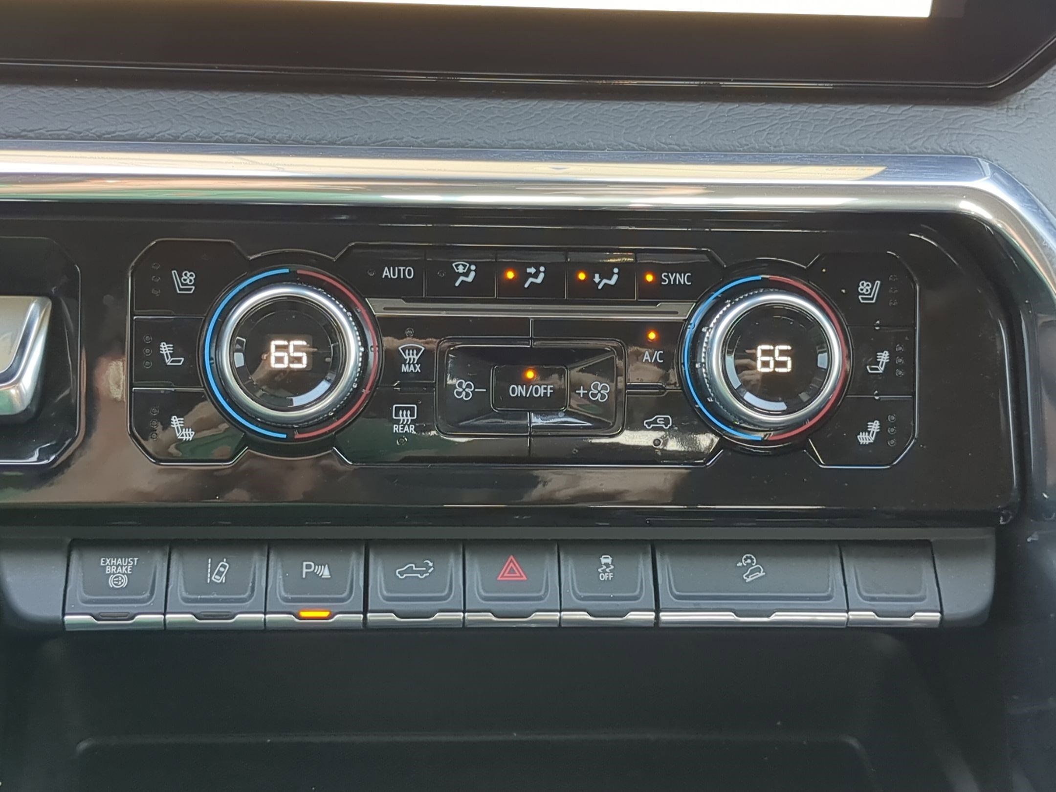 Used 2024 GMC Sierra 2500 Denali image 25