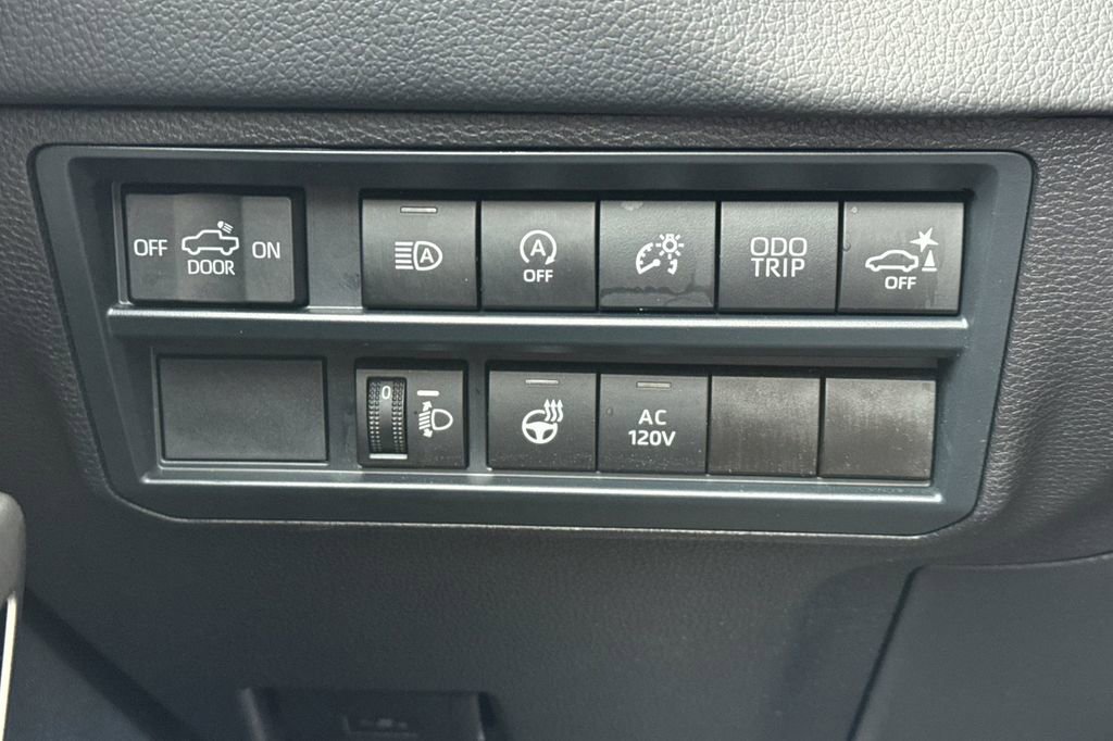 Used 2025 Toyota Tundra Limited image 32