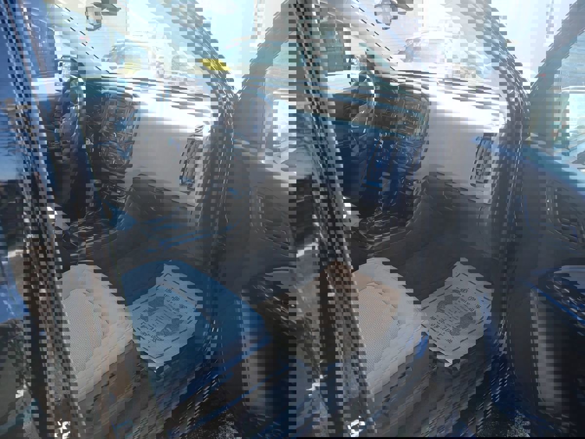 Used 2020 Chevrolet Colorado W/T w/ Custom Special Edition image 17