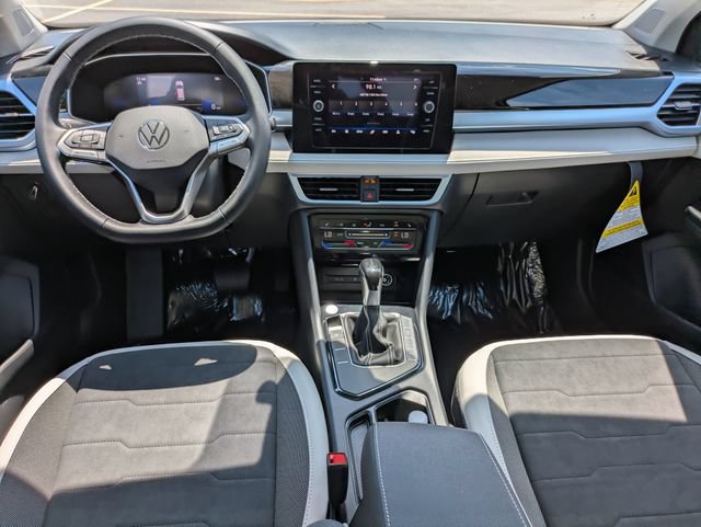 New 2026 Volkswagen Taos SE FWD image 15