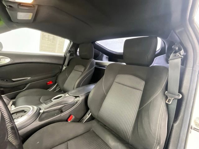 Used 2016 Nissan 370Z Coupe RWD image 5