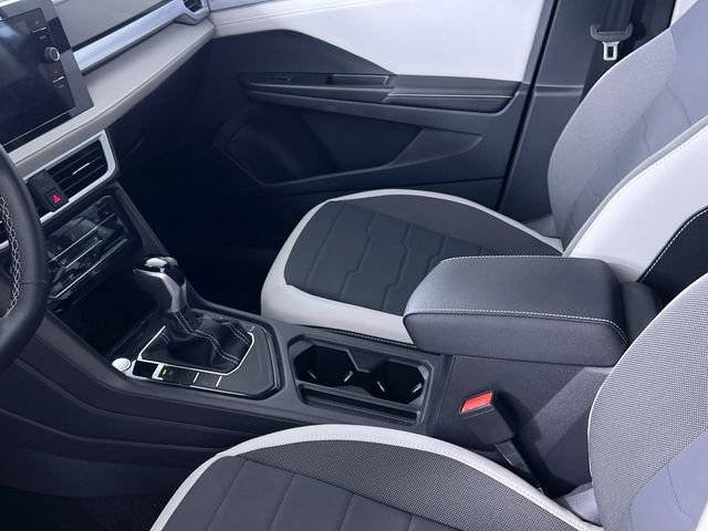 Used 2025 Volkswagen Taos SE image 20