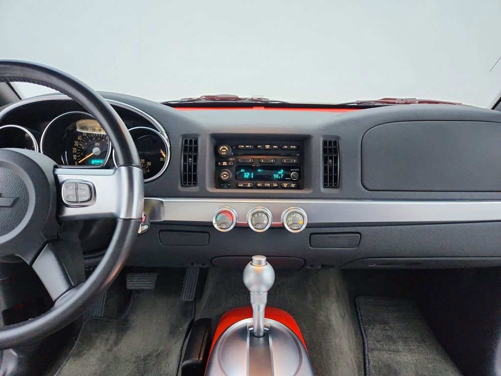 Used 2003 Chevrolet SSR w/ Preferred Equipment Group image 22