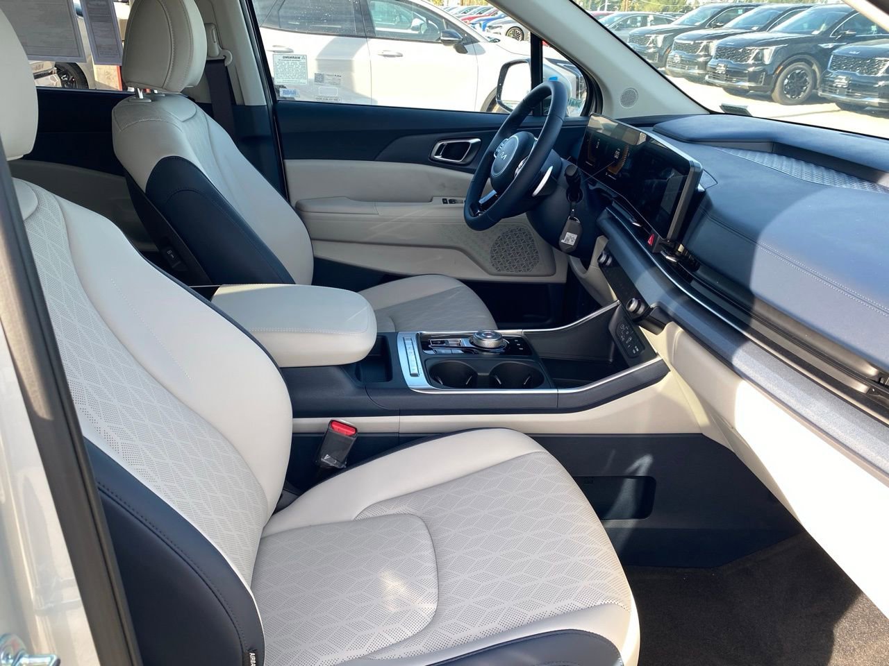 New 2026 Kia Carnival EX image 25