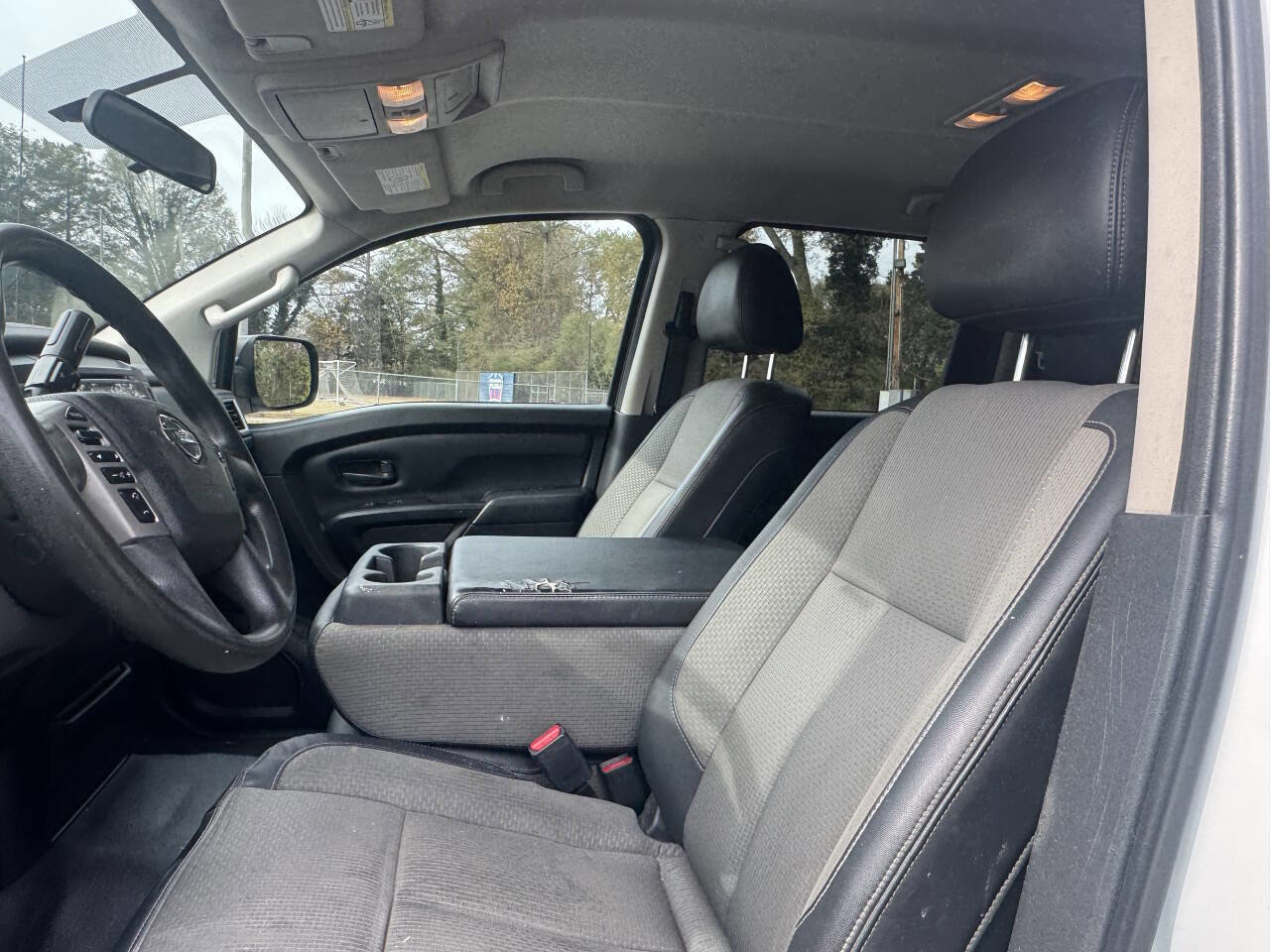 Used 2017 Nissan Titan S image 21