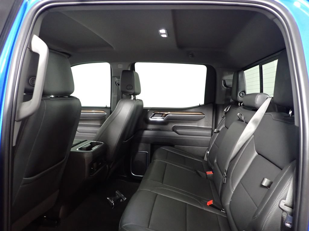 Used 2025 Chevrolet Silverado 1500 LT Trail Boss w/ Convenience Package II AWD/4WD image 33