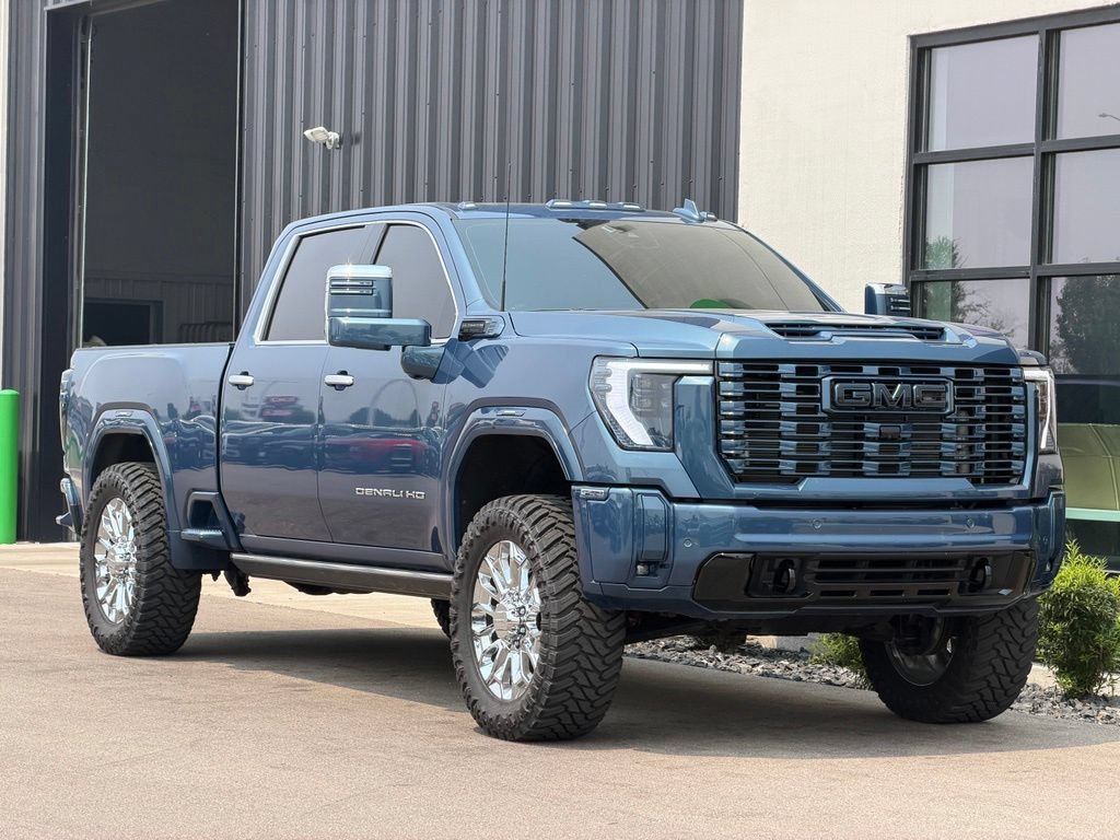 Used 2024 GMC Sierra 2500 Denali Ultimate AWD/4WD image 4