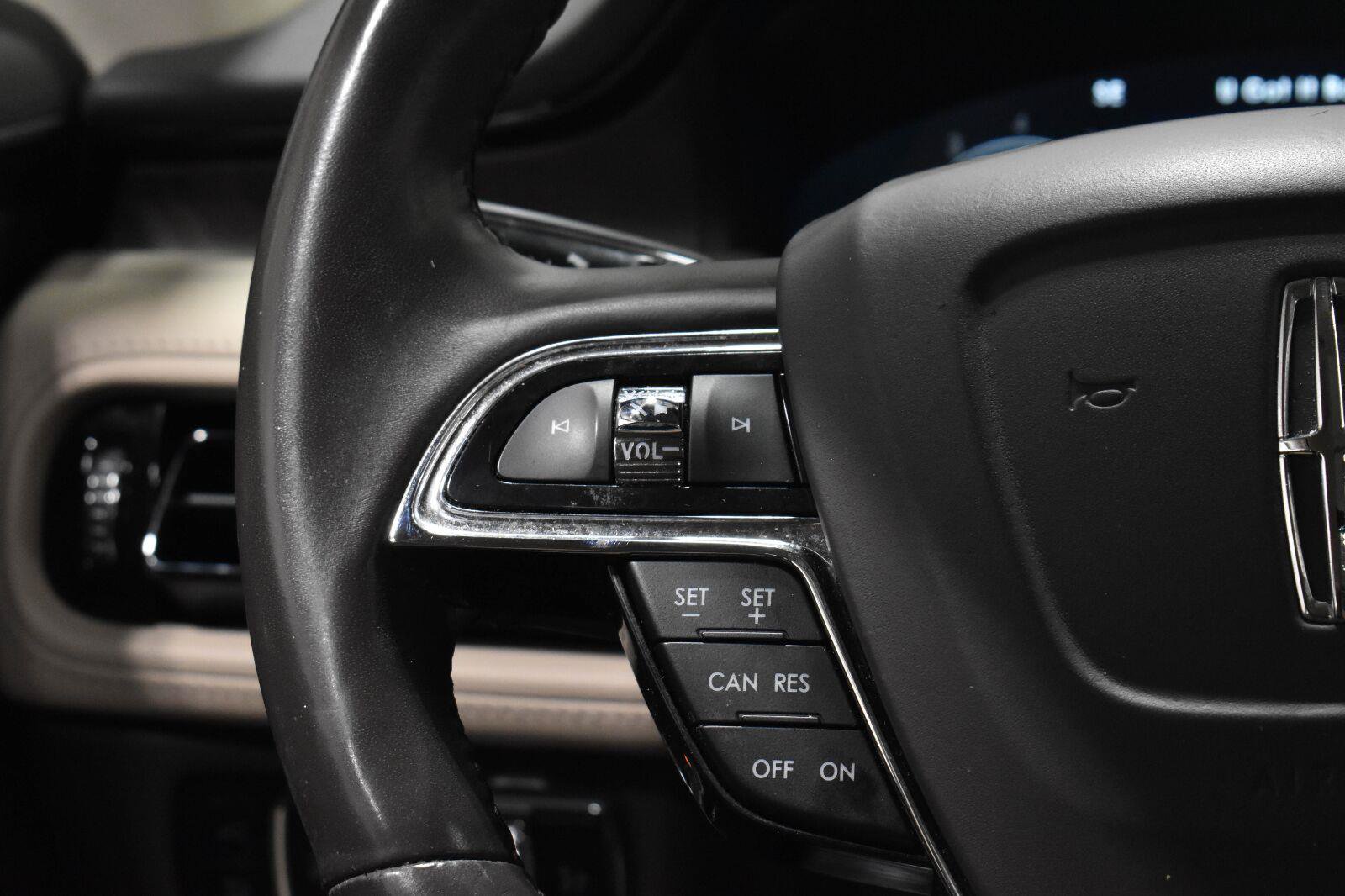 Used 2023 Lincoln Nautilus Reserve AWD/4WD image 8