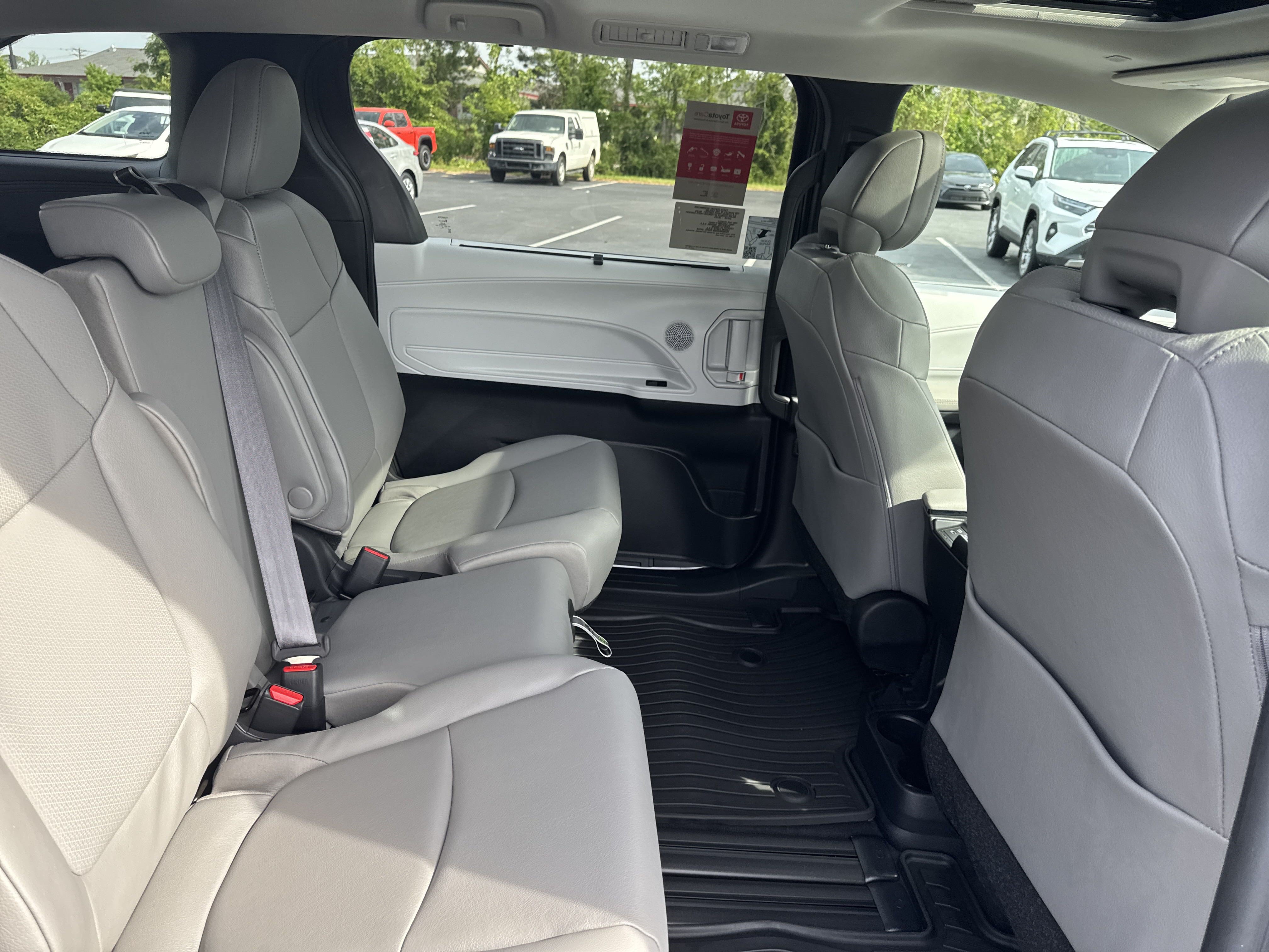 New 2025 Toyota Sienna XLE FWD image 30