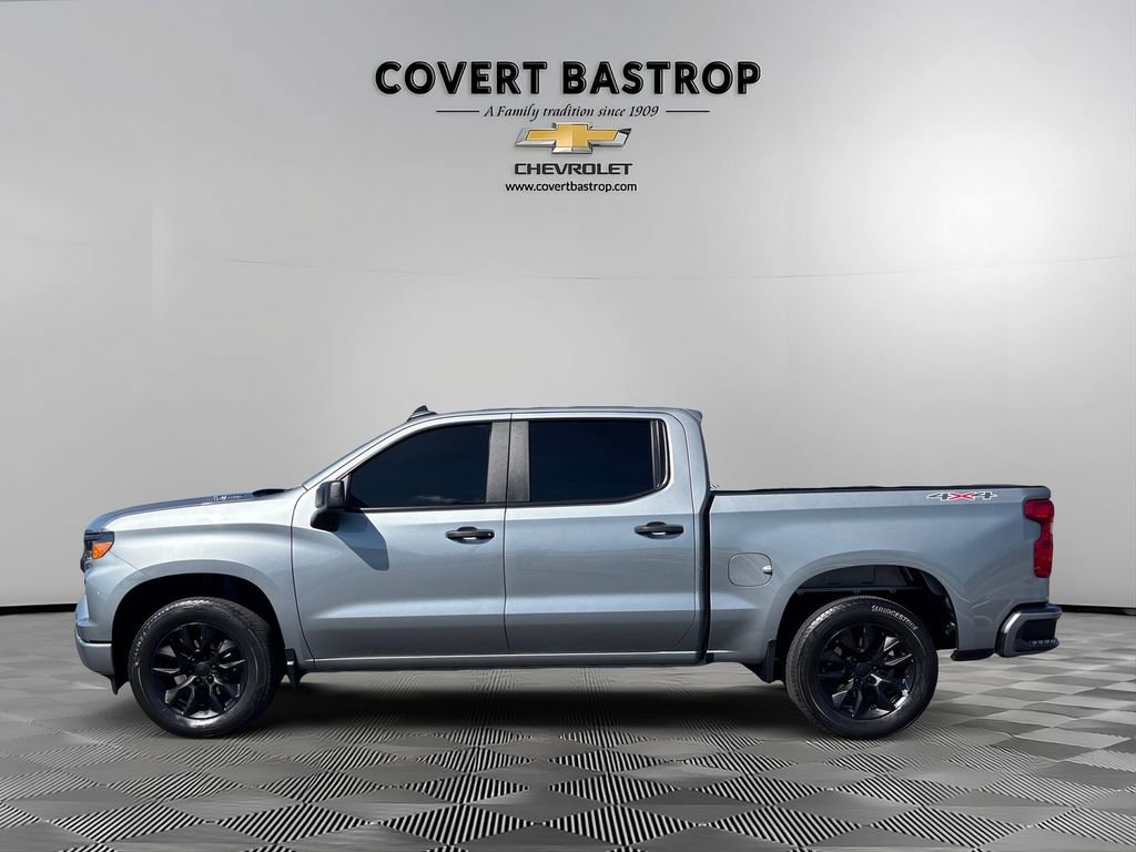 Used 2025 Chevrolet Silverado 1500 Custom image 3