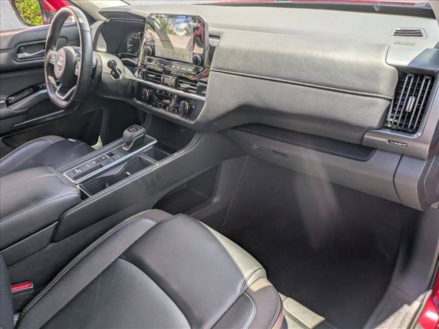 Used 2024 Nissan Pathfinder SL FWD image 23