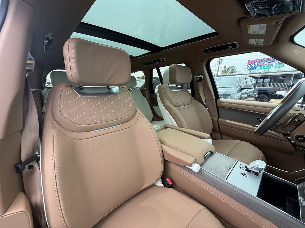 Used 2026 Land Rover Range Rover SV AWD/4WD image 24