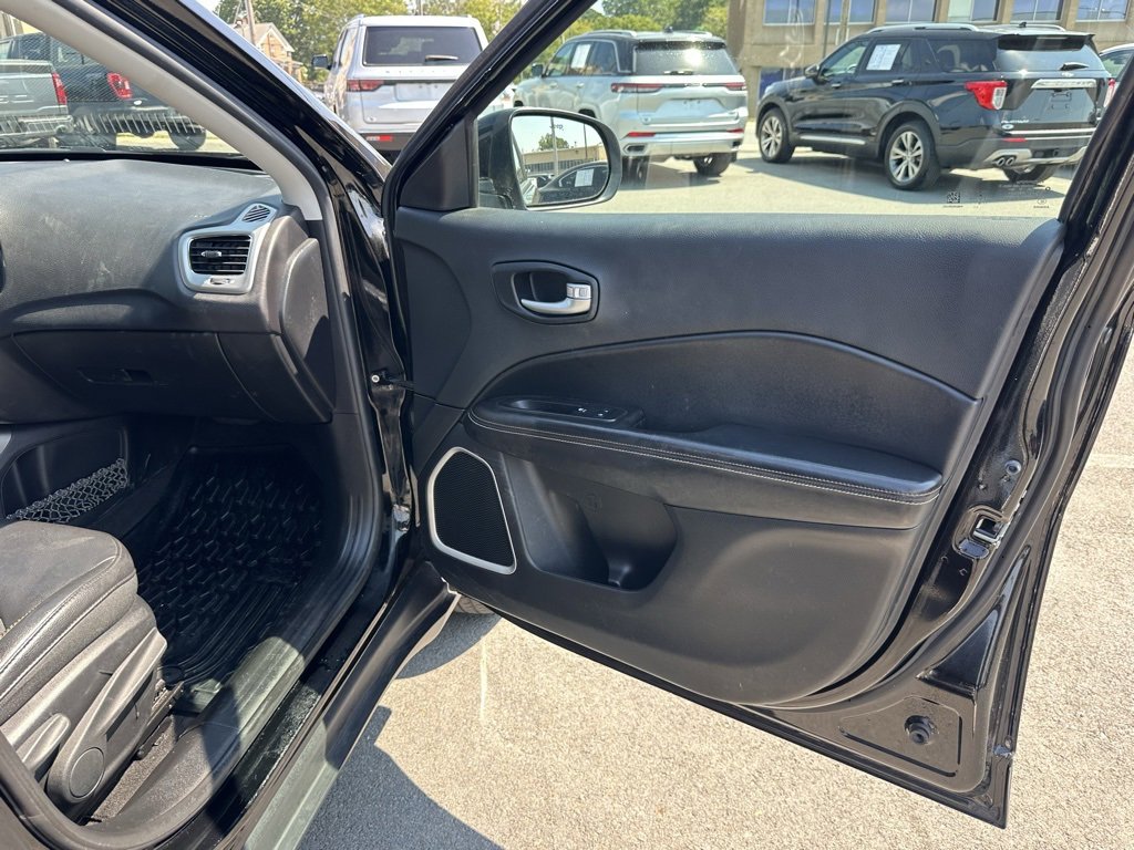 Used 2018 Jeep Compass Latitude image 16