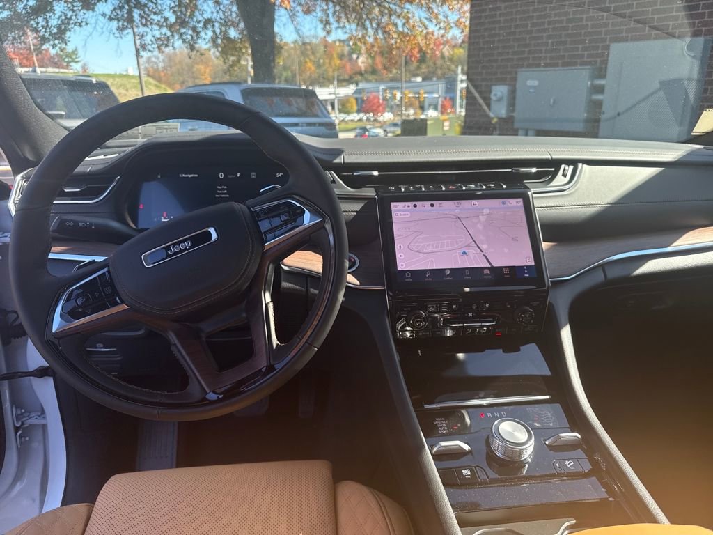 New 2025 Jeep Grand Cherokee Summit w/ Luxury Tech Group V image 20
