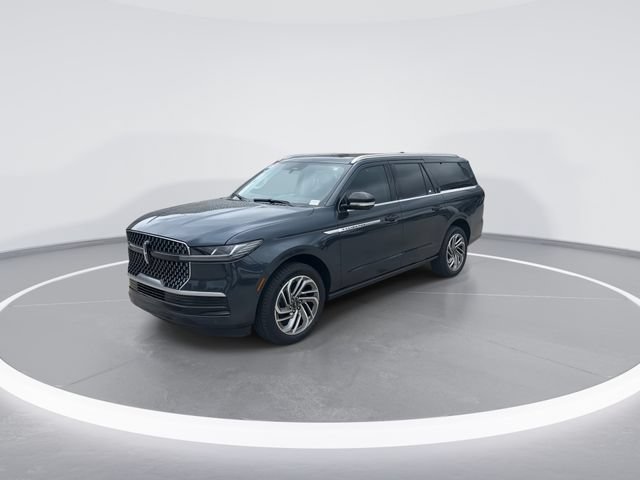 Certified 2025 Lincoln Navigator L Reserve AWD/4WD image 3