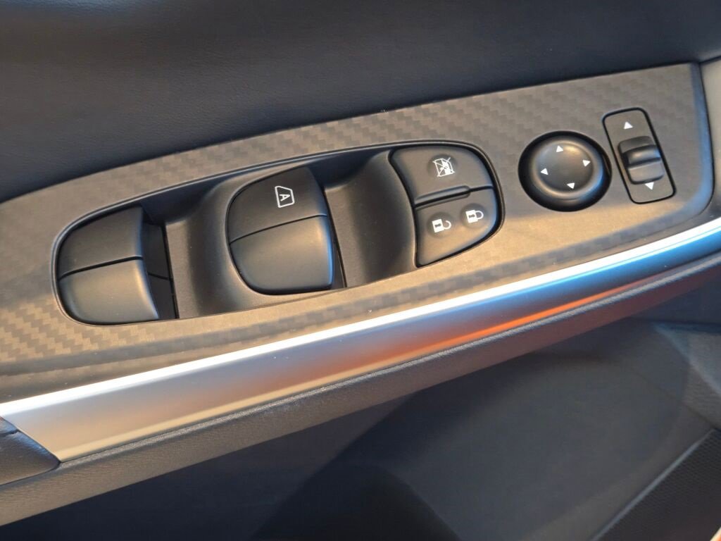 Used 2025 Nissan Sentra SR w/ SR Premium Package image 23