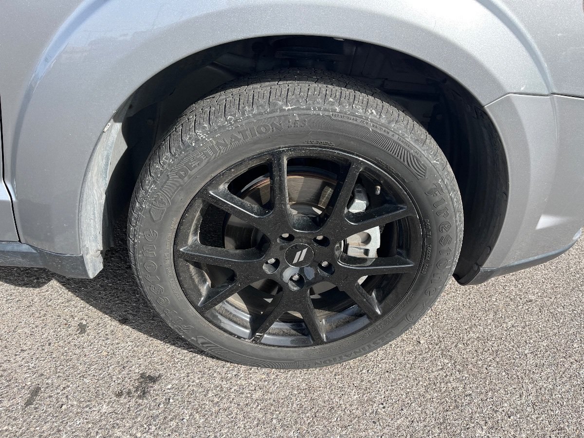 Used 2019 Dodge Journey SE FWD image 19