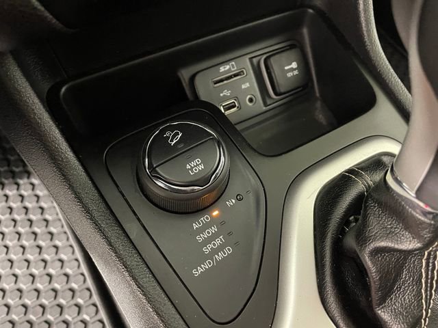 Used 2018 Jeep Cherokee Latitude Plus w/ Cold Weather Group image 9