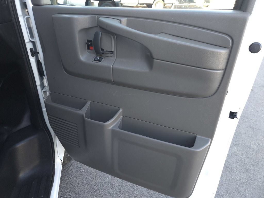 Used 2015 GMC Savana 3500 RWD image 18