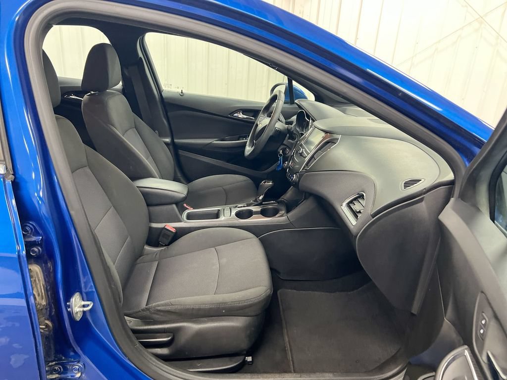 Used 2018 Chevrolet Cruze LT w/ RS Package FWD image 21