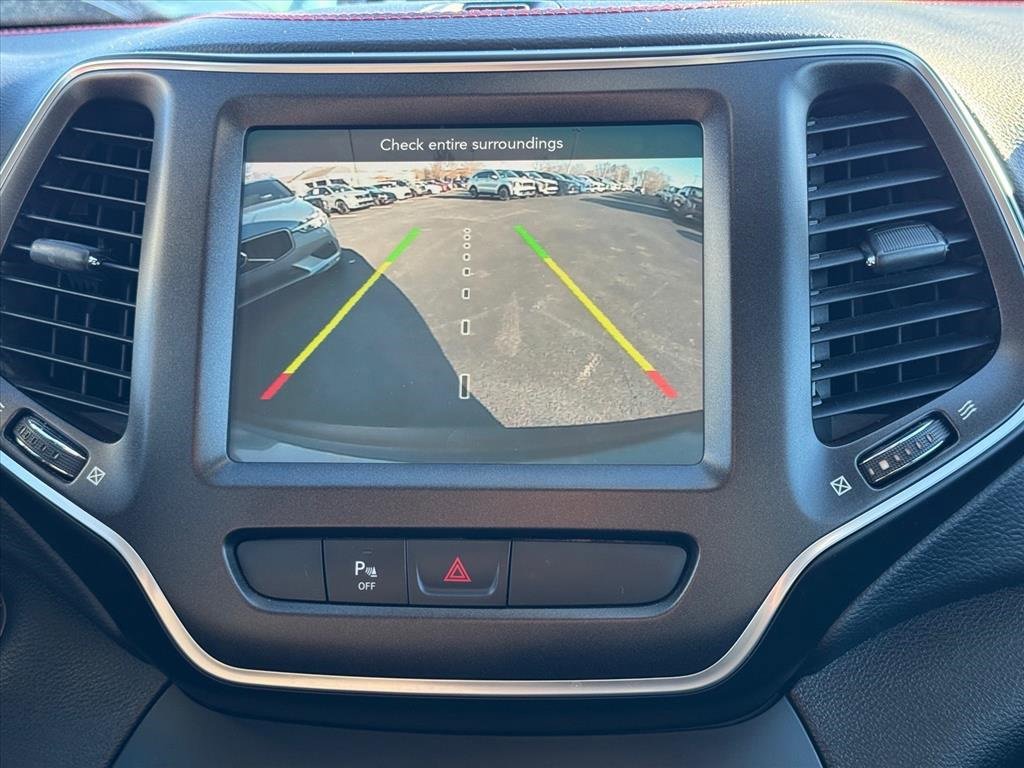 Used 2020 Jeep Cherokee Trailhawk image 23