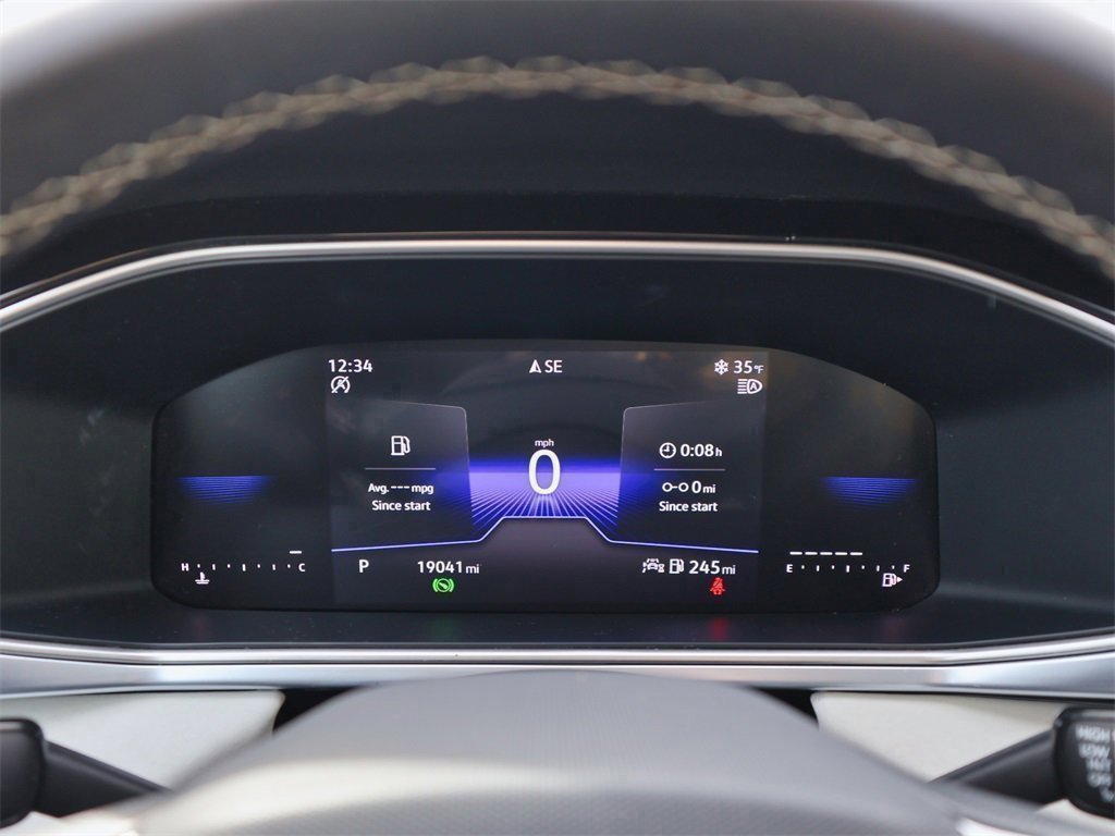 Certified 2025 Volkswagen Taos SE image 21