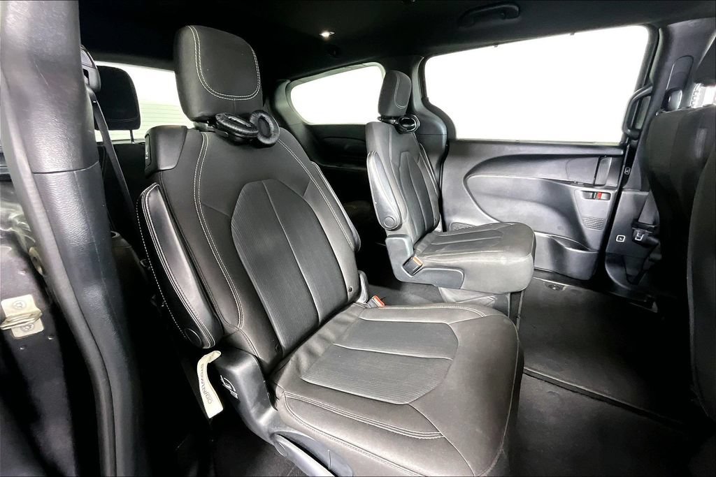 Used 2020 Chrysler Pacifica Touring w/ S Appearance Package FWD image 27