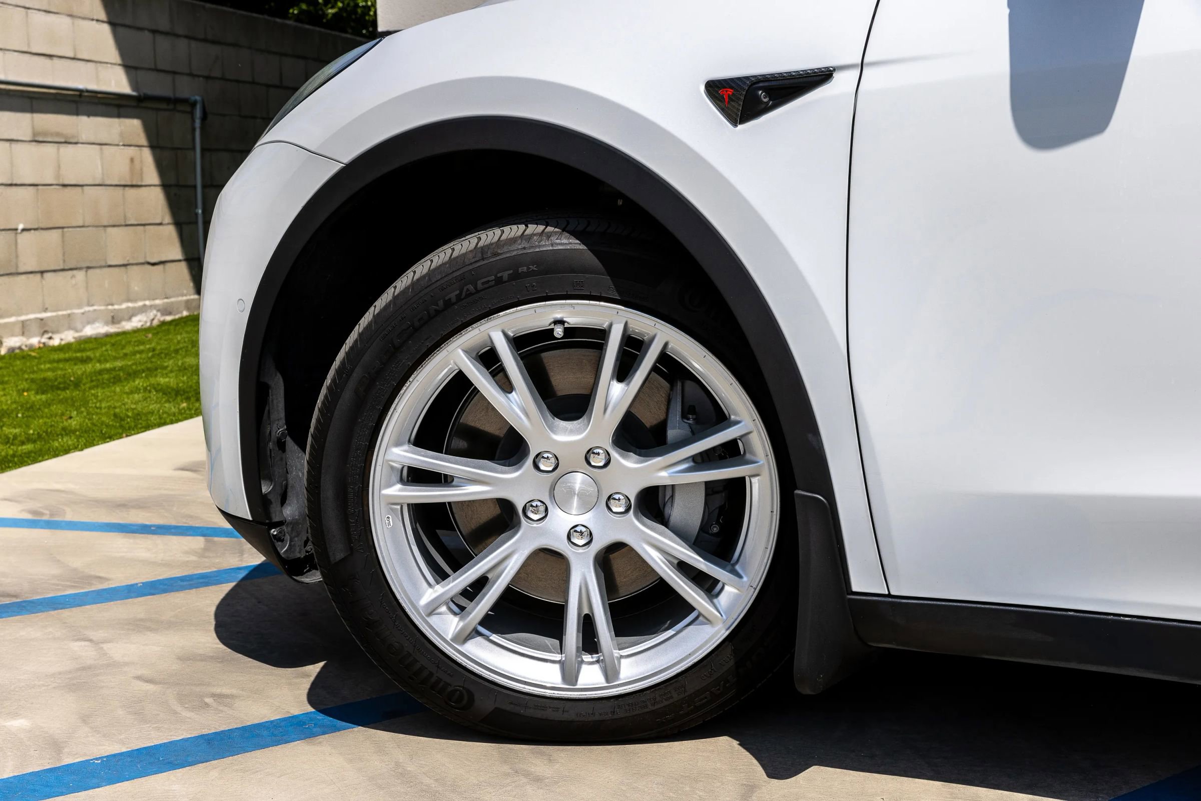 Used 2021 Tesla Model Y Long Range AWD/4WD image 29