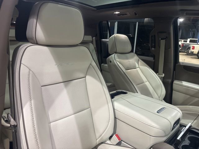 Used 2025 GMC Yukon XL Denali w/ Denali Reserve Package AWD/4WD image 44
