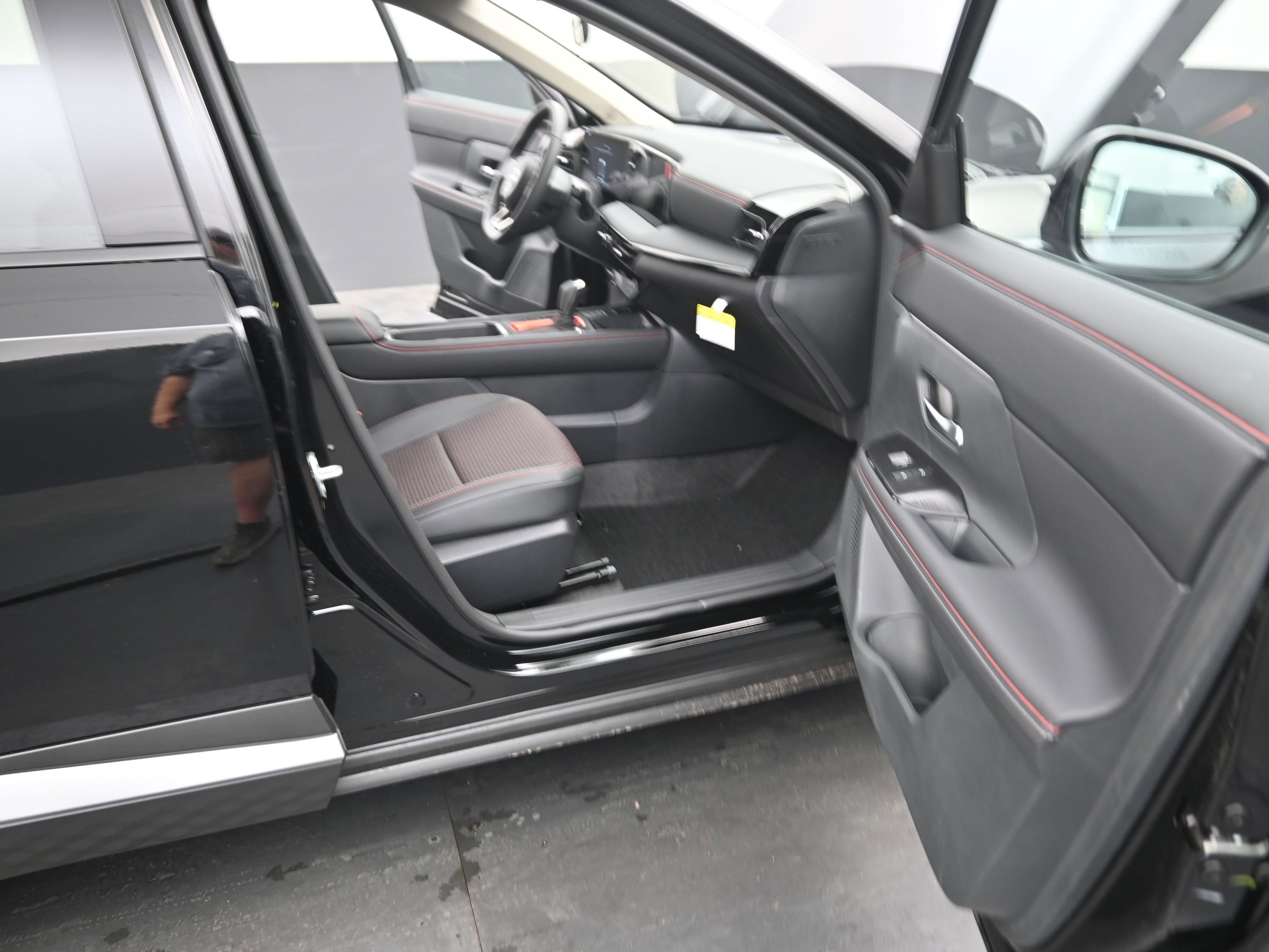 New 2026 Nissan Kicks SR image 18