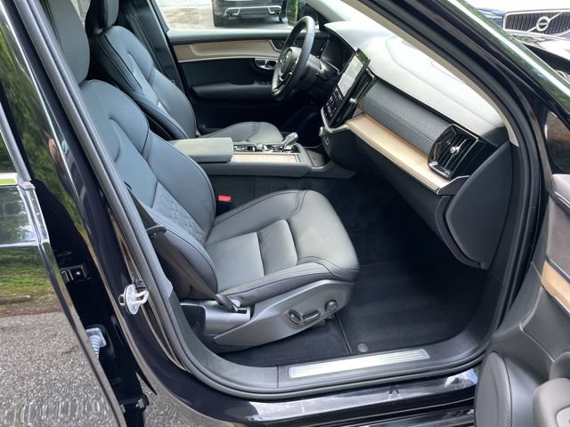 Certified 2025 Volvo XC90 B6 Core AWD/4WD image 13