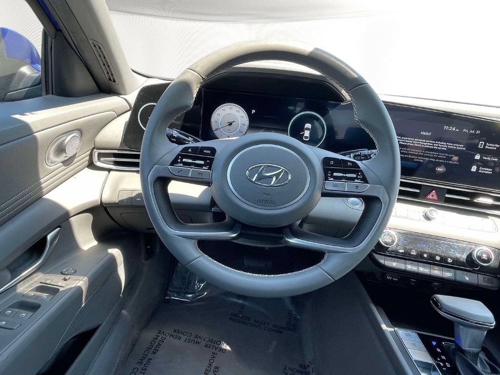 Used 2023 Hyundai Elantra SEL w/ Convenience Package FWD image 12