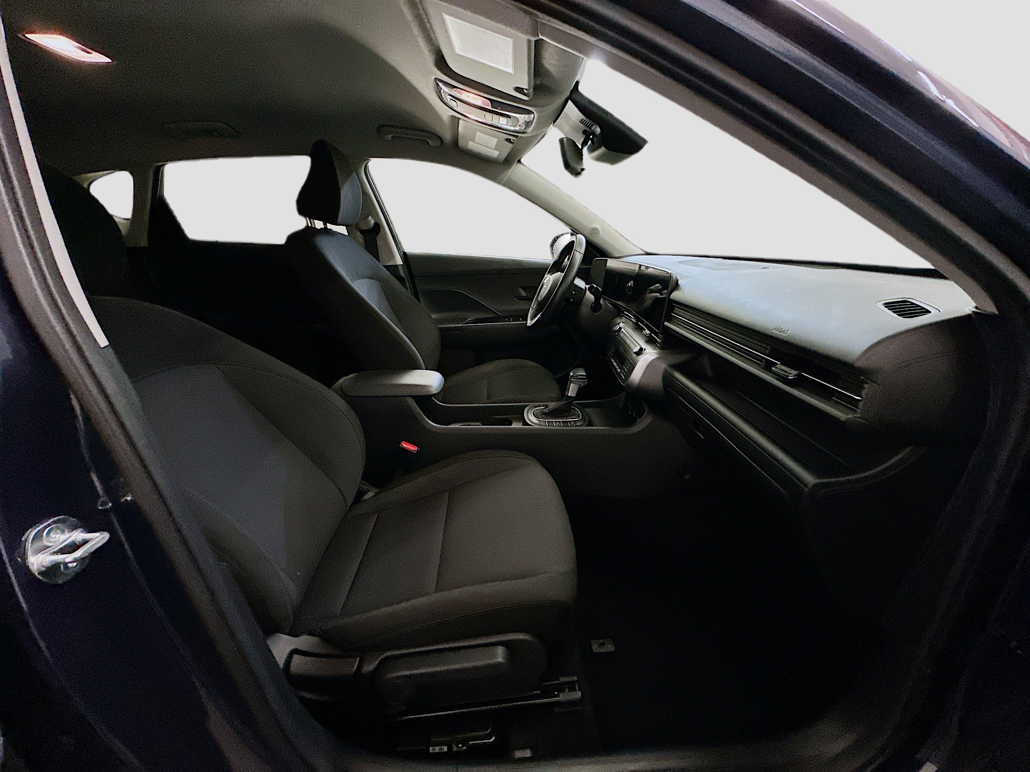 Used 2025 Hyundai Kona SEL image 32