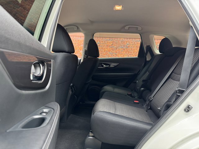 Used 2020 Nissan Rogue SV w/ Premium Package image 25