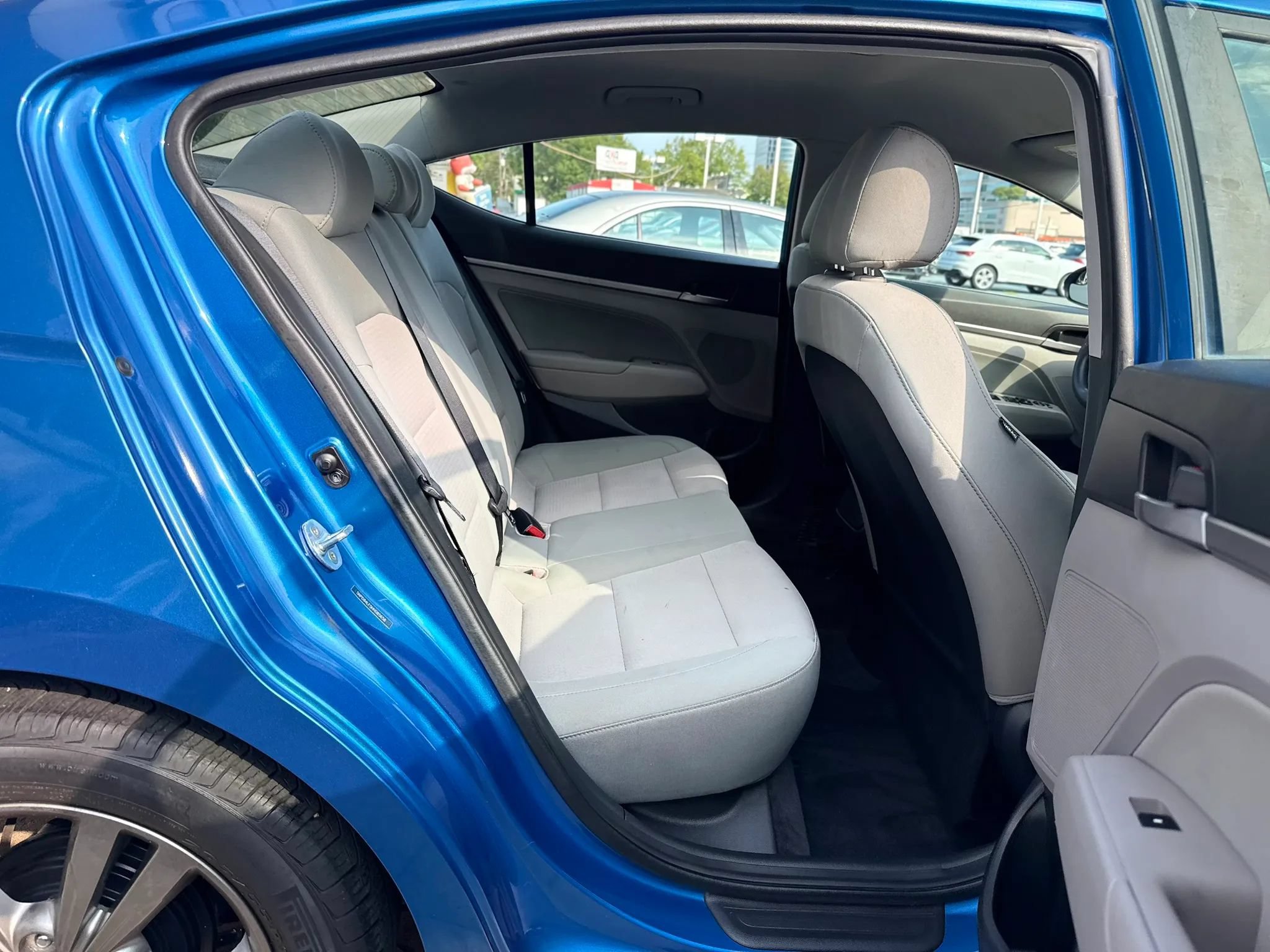 Used 2017 Hyundai Elantra SE FWD image 28