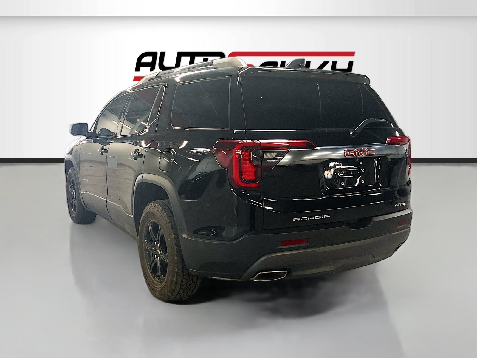 Used 2023 GMC Acadia AT4 w/ Trailering Package AWD/4WD image 5