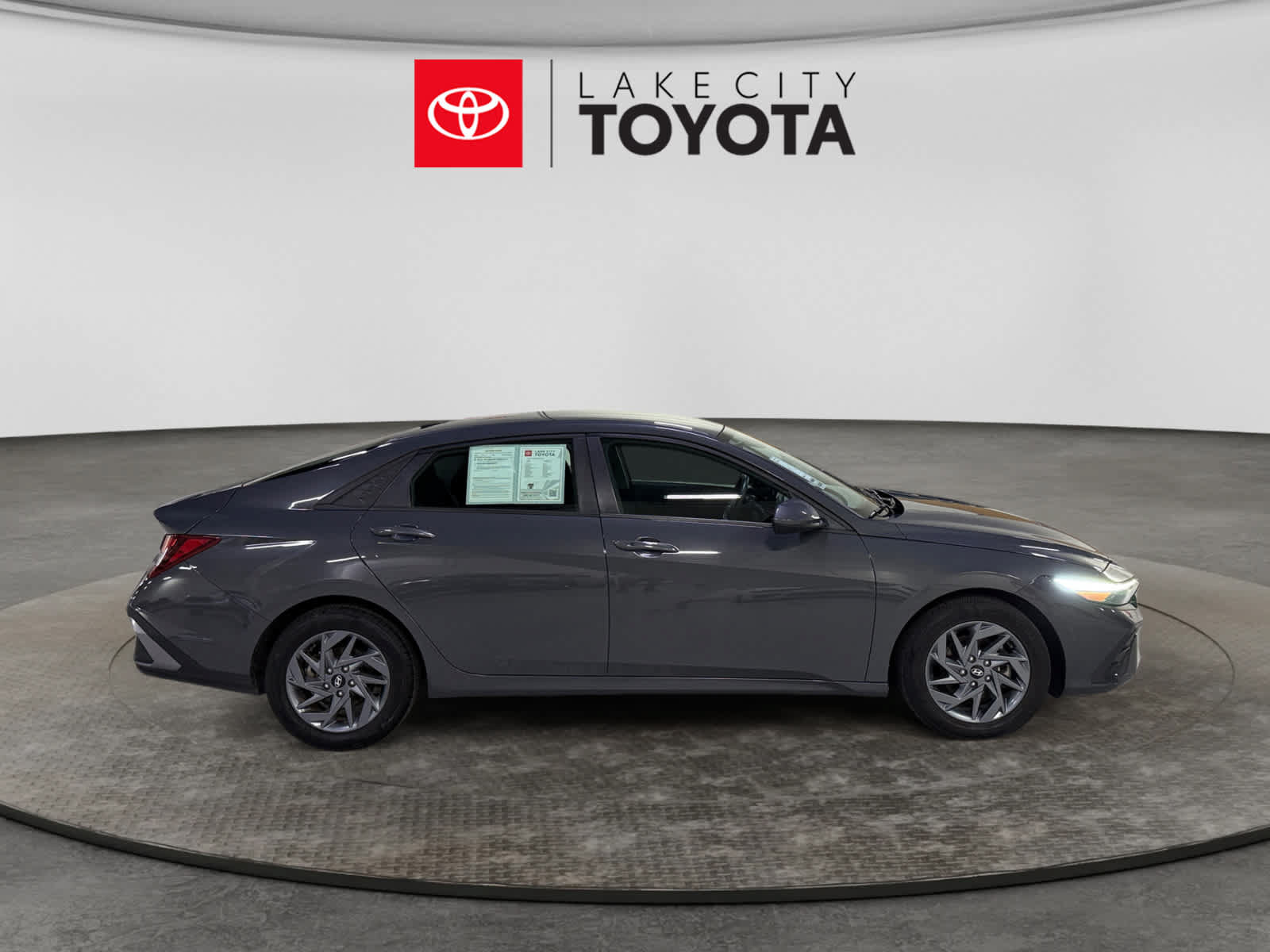 Used 2024 Hyundai Elantra SEL FWD image 11