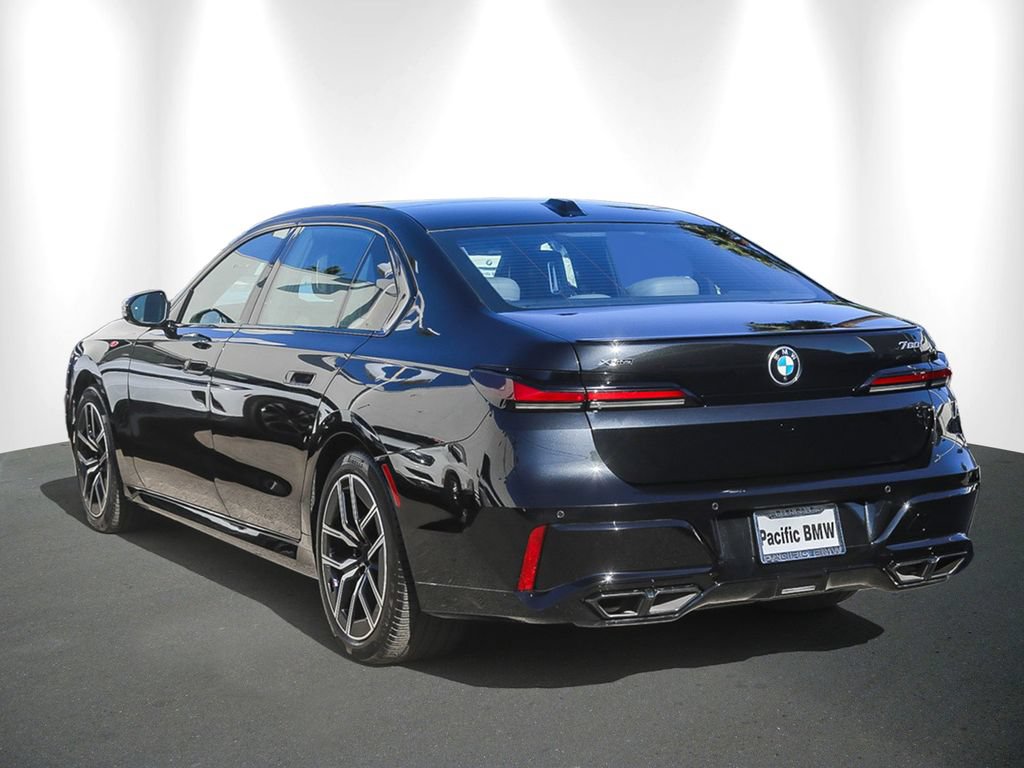Used 2024 BMW 760i xDrive w/ Premium Package 2 AWD/4WD image 4