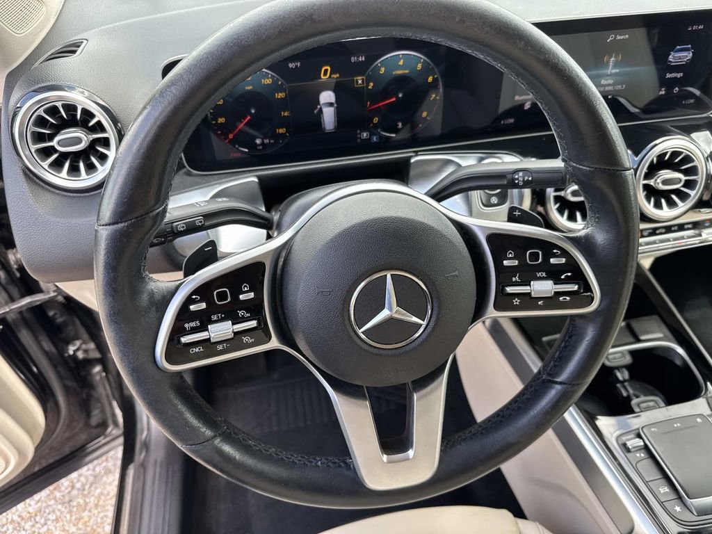 Used 2021 Mercedes-Benz GLB 250 w/ Premium Package image 23