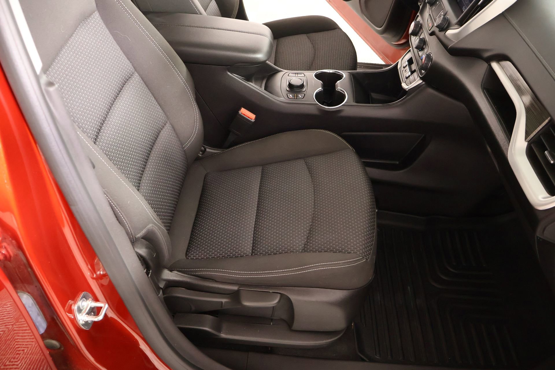 Used 2024 GMC Terrain SLE w/ Driver Convenience Package image 12