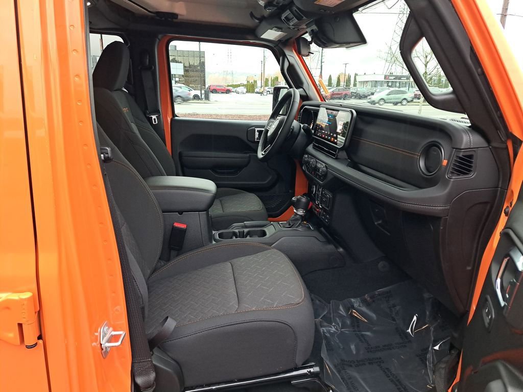 Used 2025 Jeep Gladiator Mojave w/ Convenience Group image 17