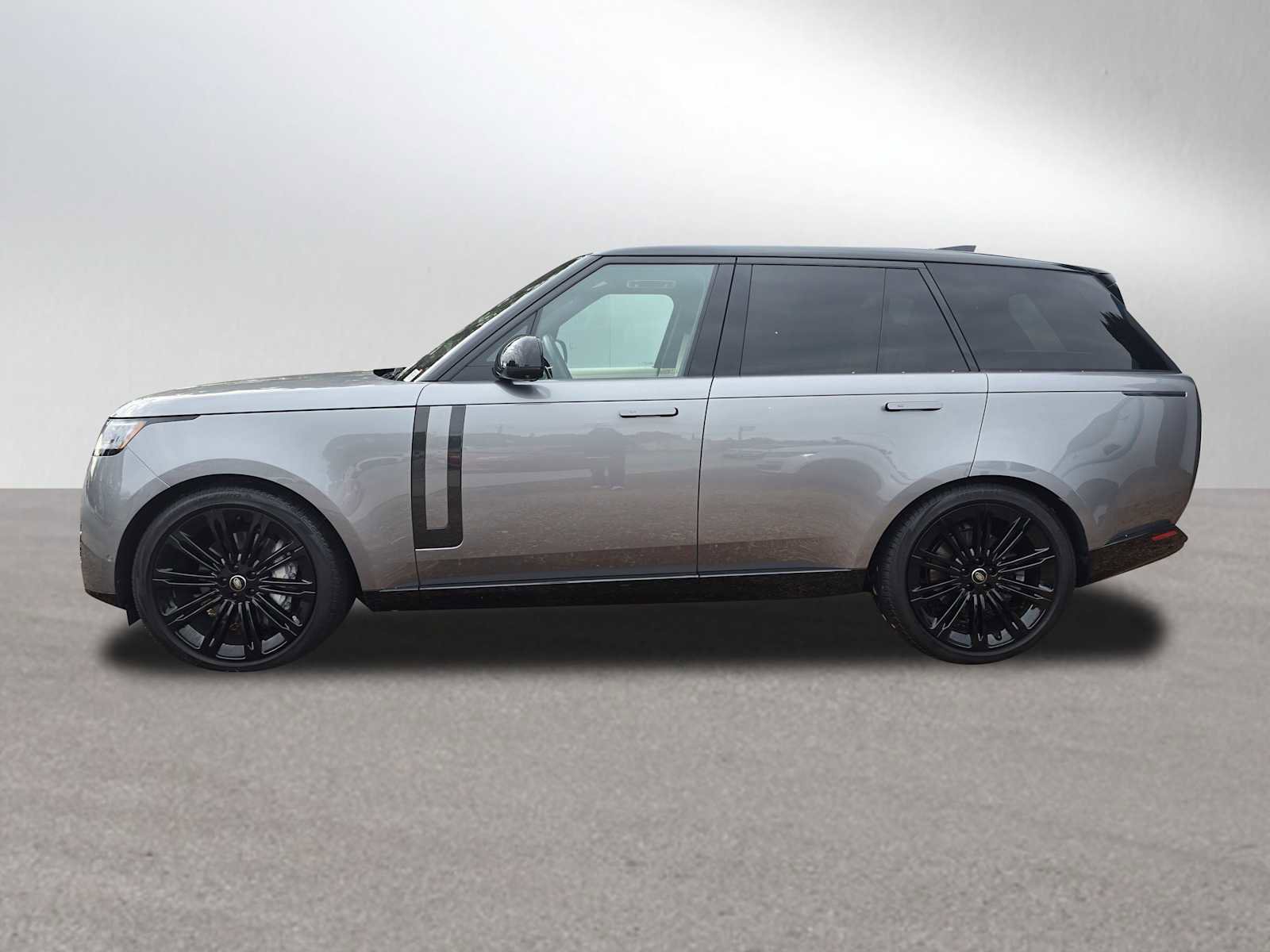 Used 2023 Land Rover Range Rover SE image 2
