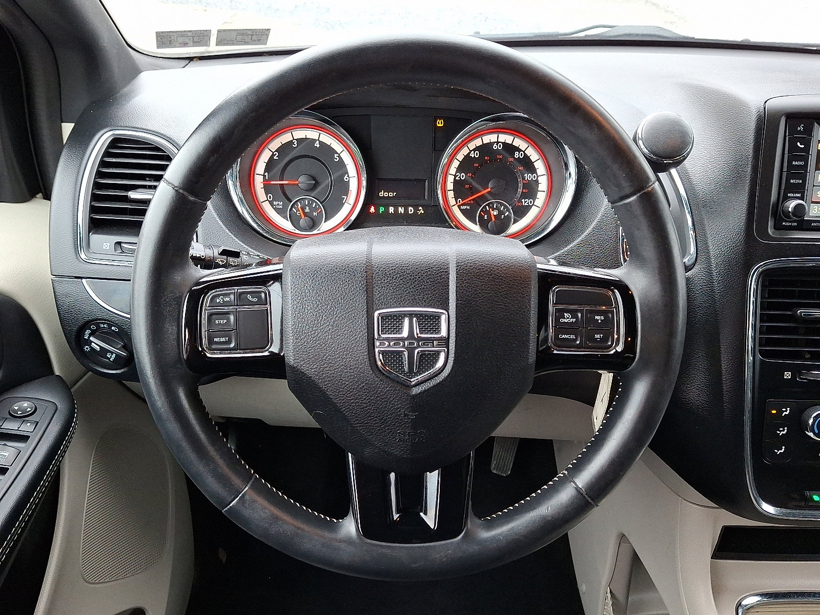 Used 2017 Dodge Grand Caravan SXT image 21