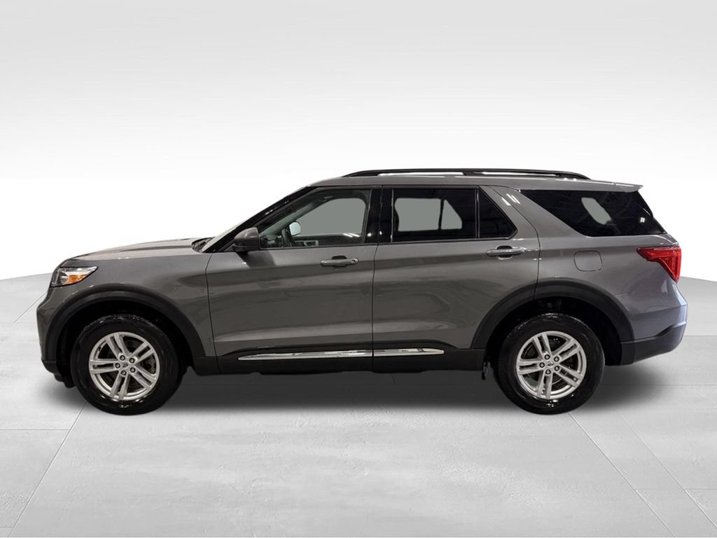 Used 2023 Ford Explorer XLT w/ Equipment Group 202A AWD/4WD image 2