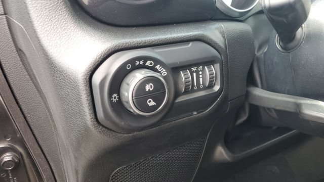 Certified 2022 Jeep Gladiator Sport AWD/4WD image 9