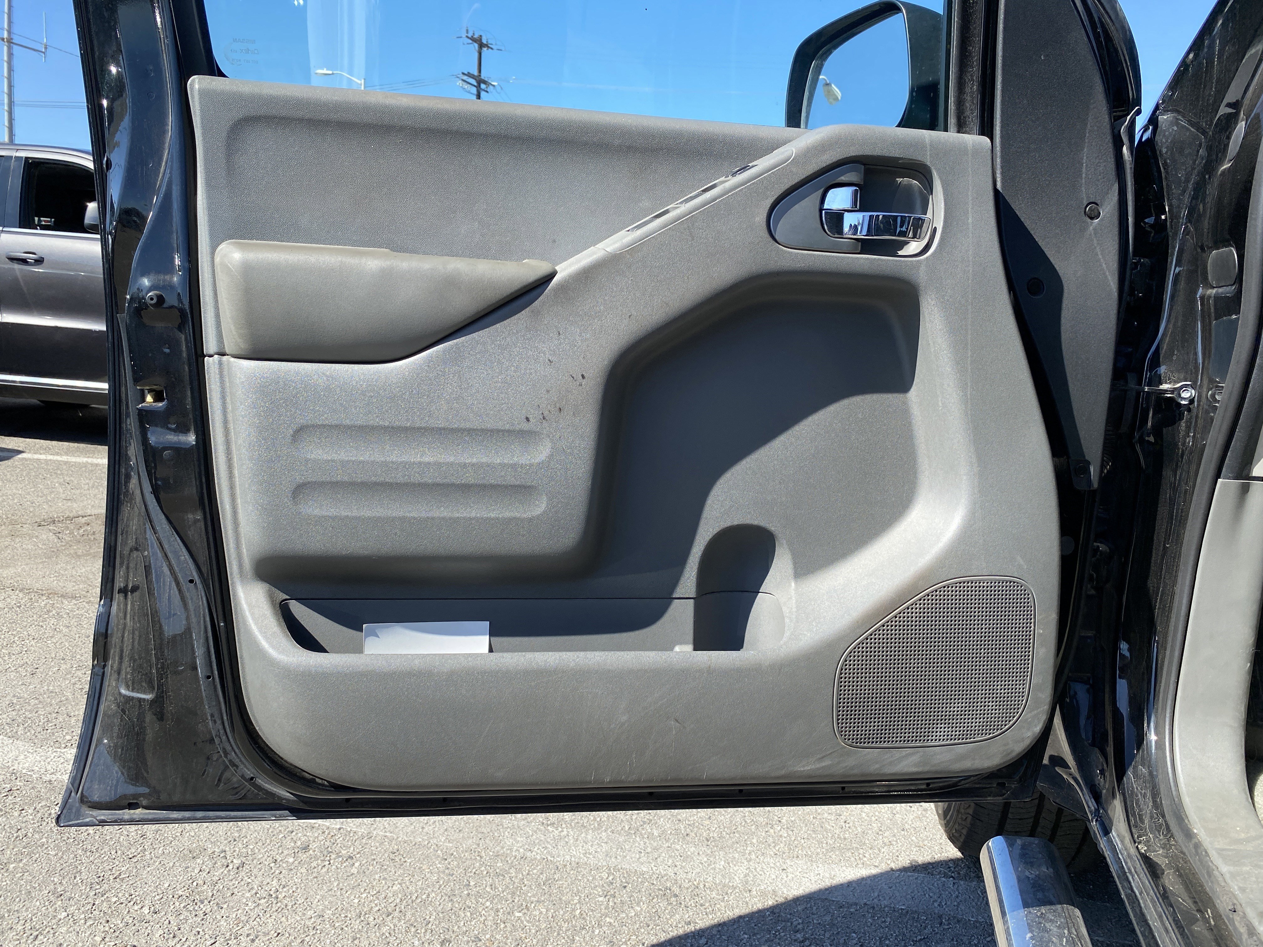 Used 2018 Nissan Frontier SV image 12