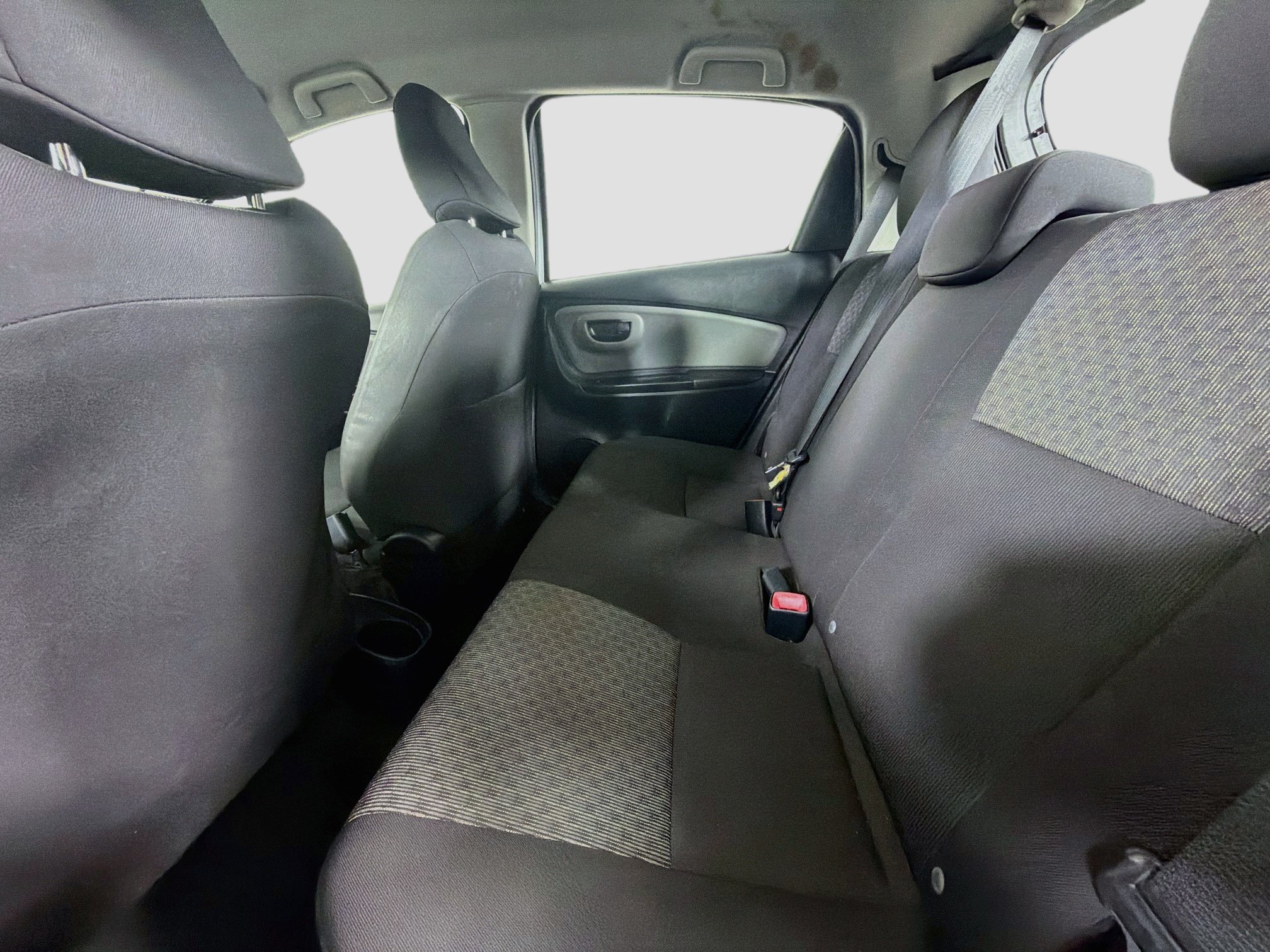 Used 2017 Toyota Yaris L w/ Carpet Mat Package FWD image 24