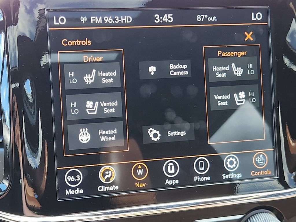 Used 2020 Jeep Grand Cherokee Overland AWD/4WD image 22
