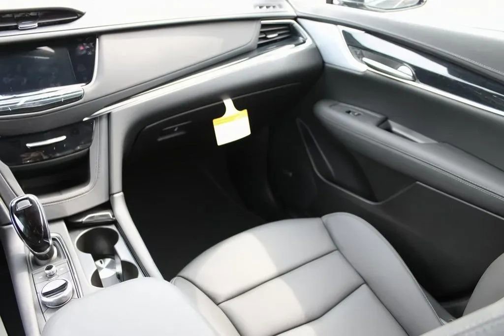 New 2025 Cadillac XT5 Premium Luxury AWD/4WD image 32